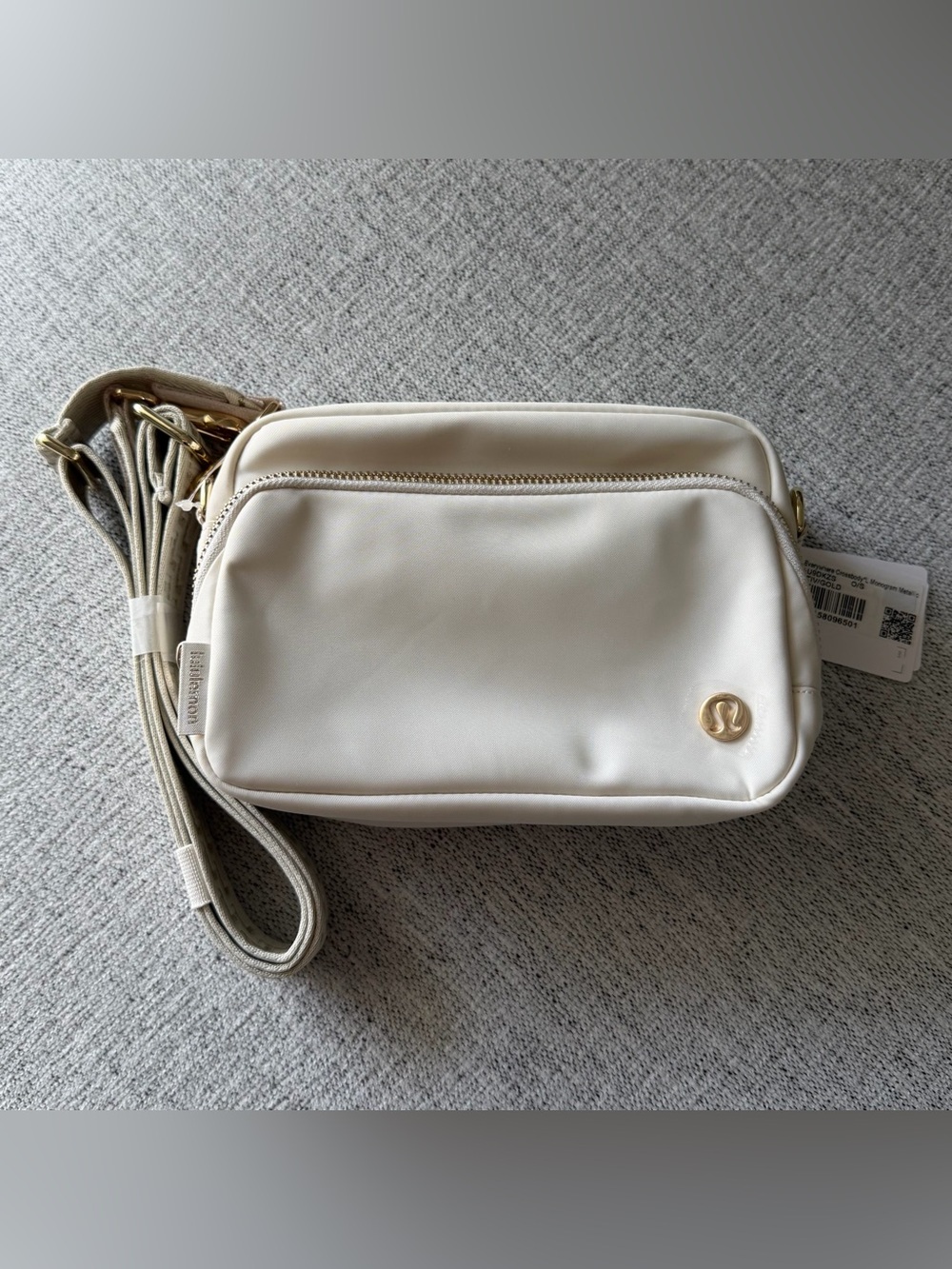 Everywhere Crossbody Bag 2L Monogram Metallic in the color Light Ivory/Gold
